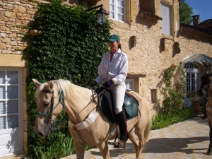 experience unforgettable gourmet horseback trips, blending scenic riding adventures with exquisite culinary delights. perfect for food and nature lovers seeking unique equestrian journeys in breathtaking destinations.