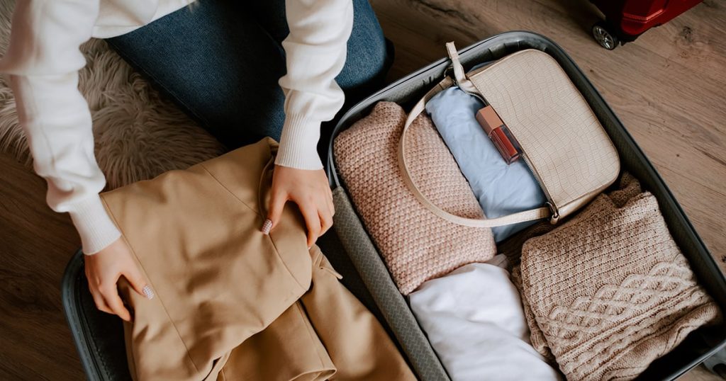discover essential tips and smart strategies for minimalist packing. learn how to travel lighter, save space, and maximize your efficiency with a practical minimalist packing guide.