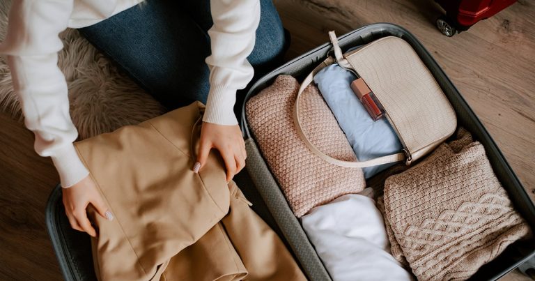discover essential tips and smart strategies for minimalist packing. learn how to travel lighter, save space, and maximize your efficiency with a practical minimalist packing guide.