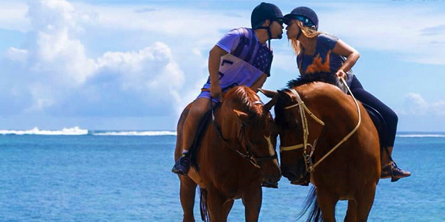 escape with your loved one on a romantic horseback retreat. enjoy scenic rides, cozy accommodations, and unforgettable moments together in nature’s embrace.