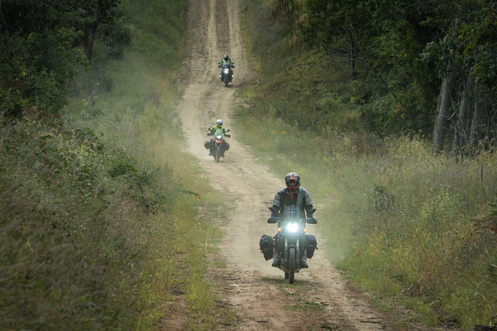 explore breathtaking scenic riding routes perfect for motorcycle and bicycle enthusiasts. discover top destinations, winding roads, and stunning landscapes for your next adventure.
