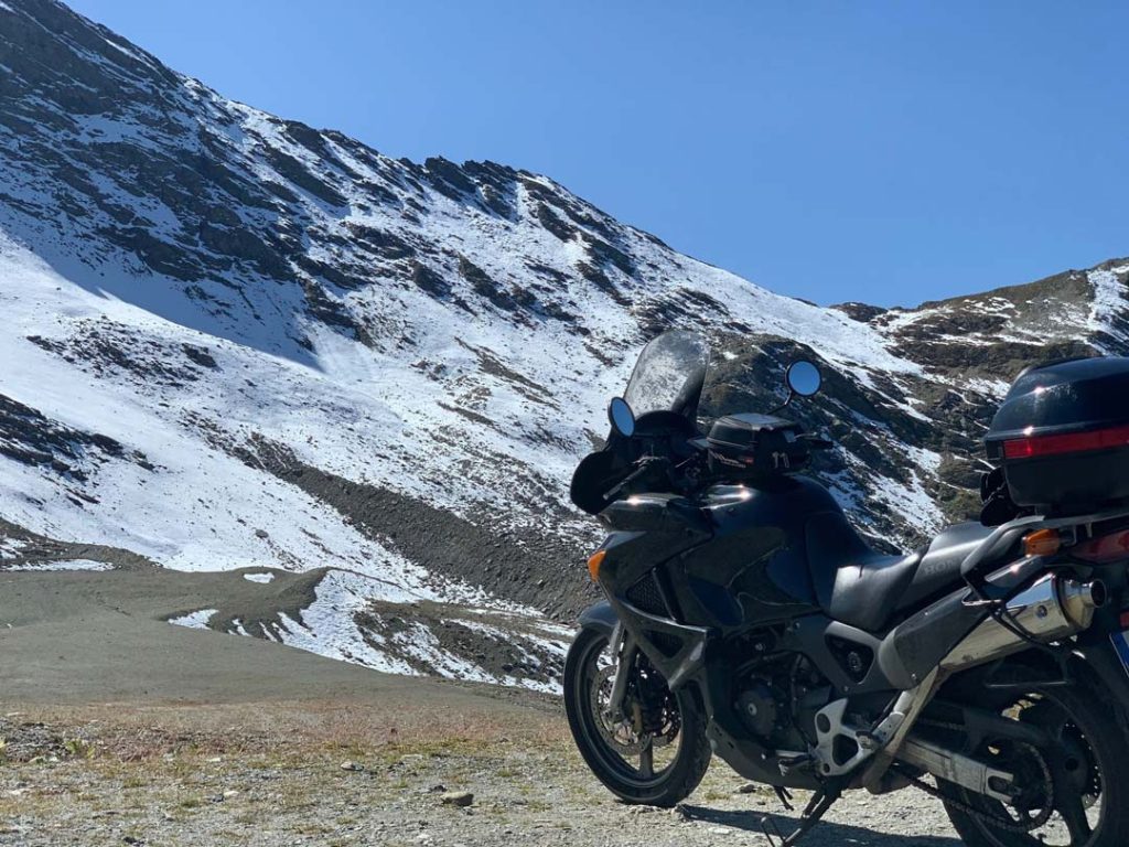 discover essential seasonal riding tips to stay safe and enhance your biking experience all year round. learn how to prepare for changing weather conditions with practical advice for every season.