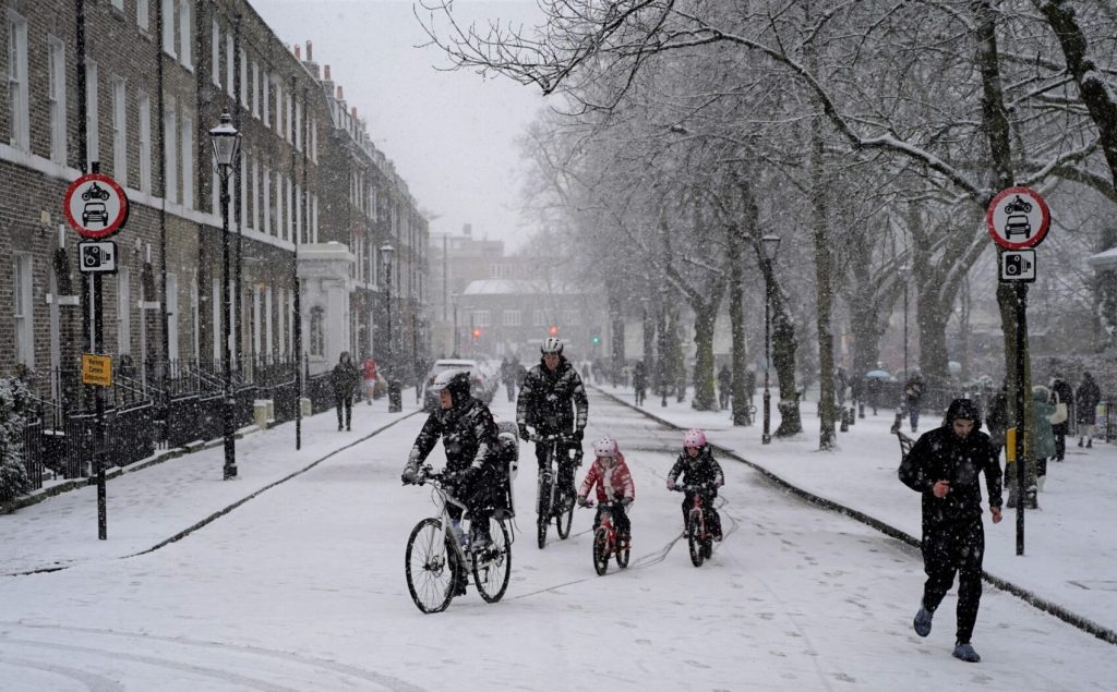 discover essential tips and gear for winter riding. stay safe, comfortable, and enjoy cycling through the colder months with our expert advice.