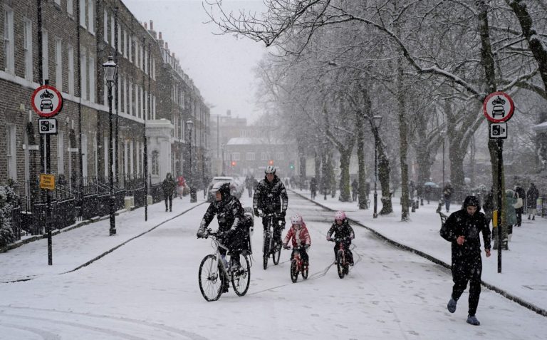 discover essential tips and gear for winter riding. stay safe, comfortable, and enjoy cycling through the colder months with our expert advice.